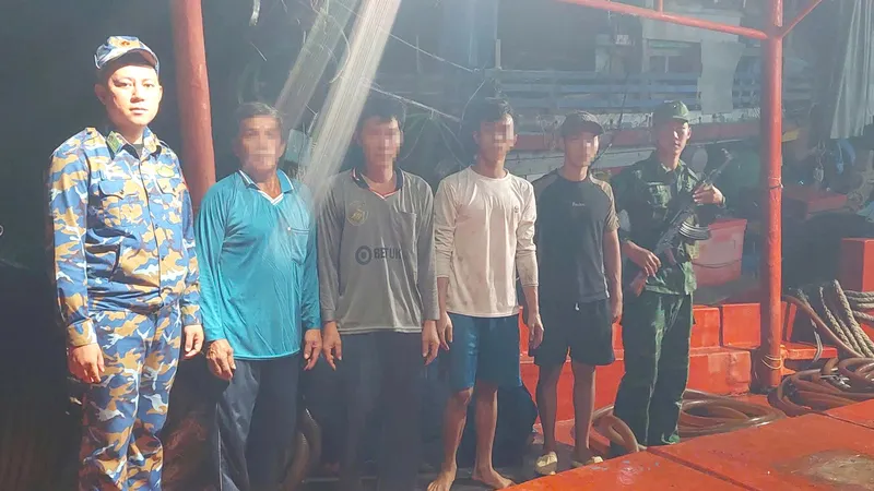 Bắt giữ tàu cá vận chuyển 31.000 lít dầu DO trái phép
