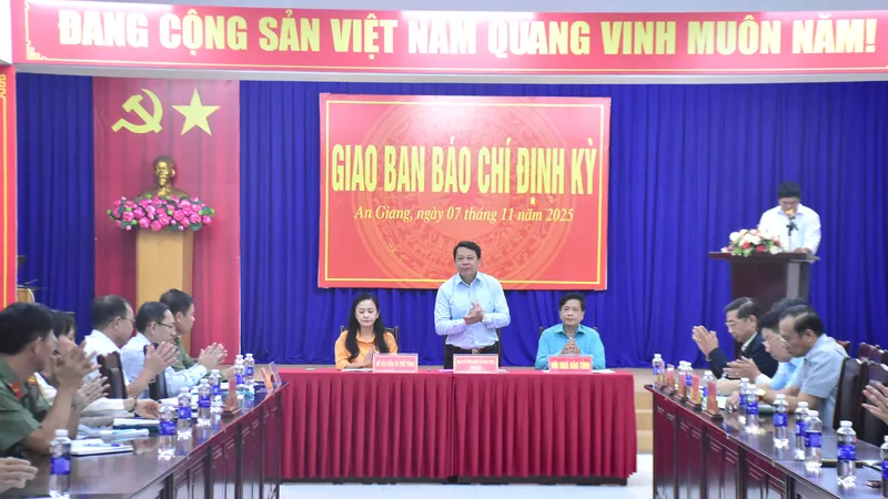 Quang cảnh cuộc họp. Ảnh: NAM KHÔI