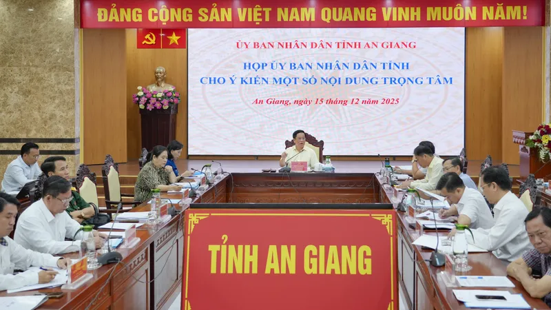 Quang cảnh cuộc họp