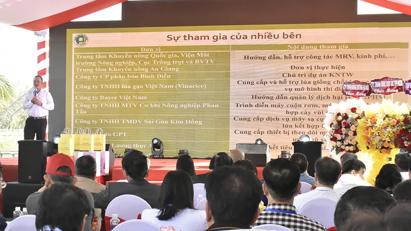 Đại diện Trung tâm Khuyến nông tỉnh An Giang trình bày tham luận