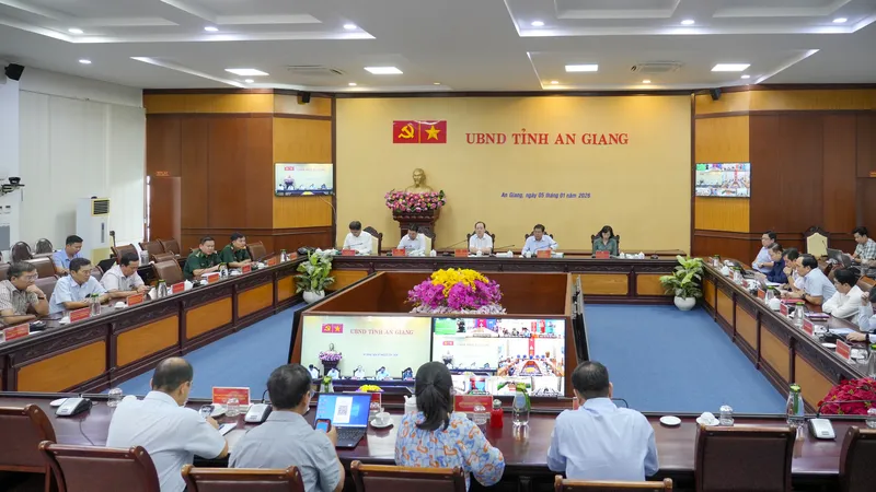 Quang cảnh cuộc họp nghe báo cáo việc điều chỉnh quy hoạch tỉnh thời kỳ 2021-2030