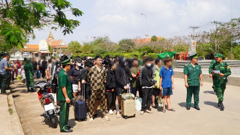 Tiếp nhận 78 công dân Việt Nam từ Campuchia