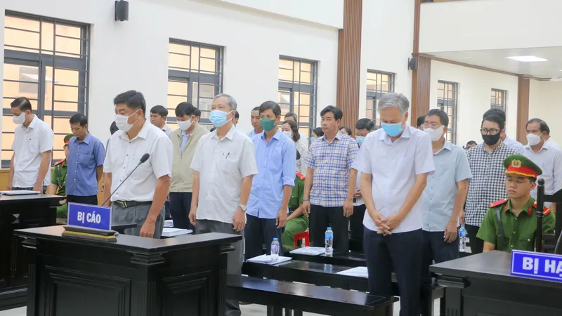 3 cựu Phó Chủ tịch UBND TP Long Xuyên và các bị cáo tại phiên xét xử