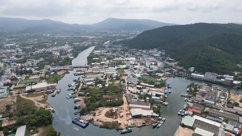 Đến hết ngày 30-3-2026, nếu tổ chức, cá nhân không tự giác tháo dỡ công trình vi phạm, Phú Quốc sẽ xử lý nghiêm hành vi vi phạm