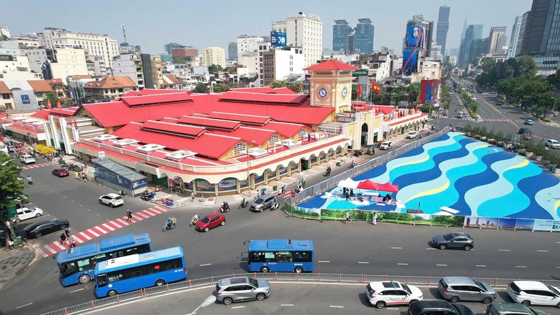 HCMC bursts into bloom as Lunar New Year festivities light up streets