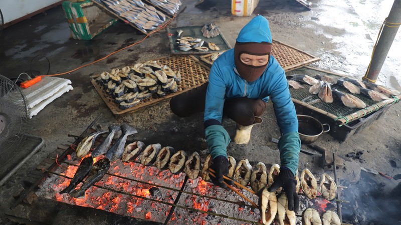 Cua Lo’s fish grilling village fires up ahead of Tet