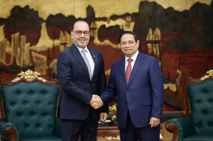 PM urges Qatar to step up energy cooperation with Vietnam