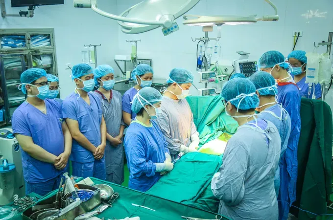 Vietnam achieves first-ever domino organ transplant