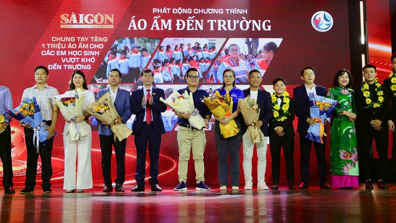Golden ball winner joins scholarship drive for disadvantaged students in HCMC