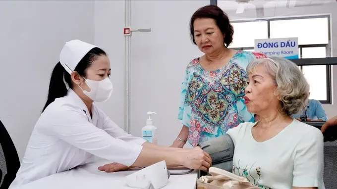 Government resolves excess health insurance costs with fund reserves