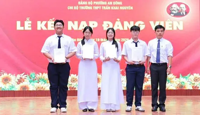 Schools cultivate “Red seeds” as student admission to the Party expands