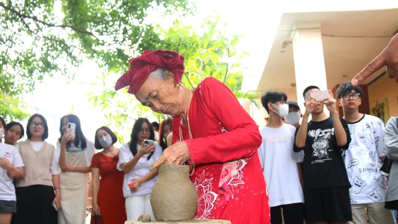 UNESCO-listed Cham pottery village sees summer tourist surge in Vietnam
