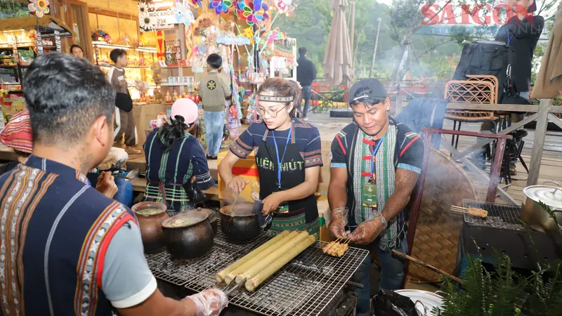 Cultural festival launched to kick off 11th Da Lat Flower Festival