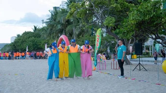 Summer travel season gains momentum as tourists flock to cities, beaches 