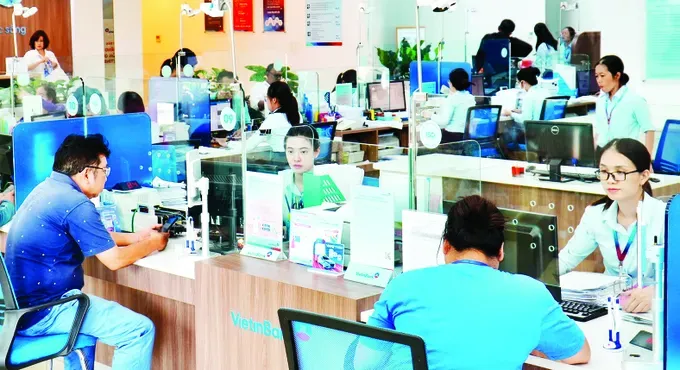 Central bank expands credit to support double-digit growth target