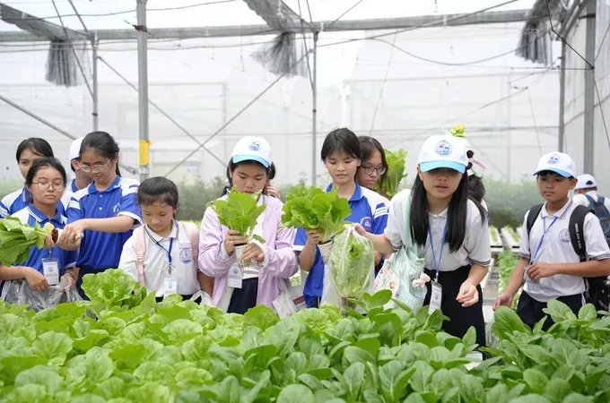 Students experience high-tech farming to learn about sustainable agriculture