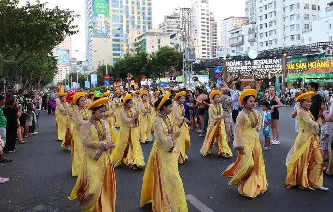 Over 1,200 performers light up Nha Trang carnival at Khanh Hoa Sea Festival 2026