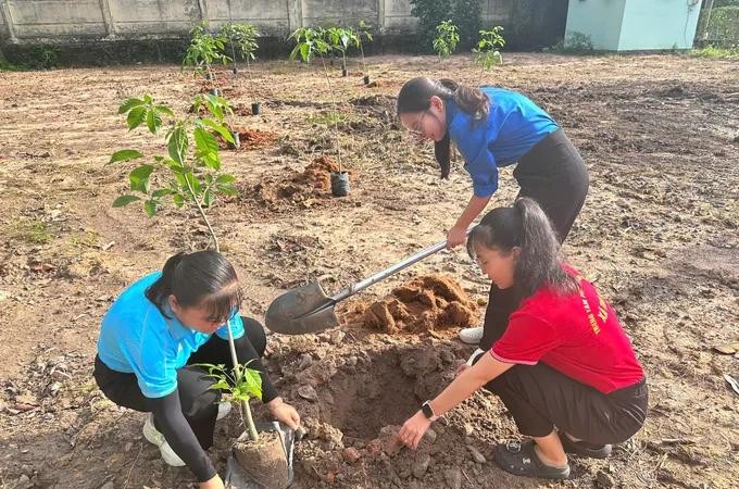 Tech-savvy young officials bridge gap at grassroots level