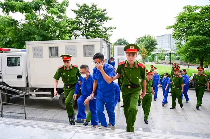 Former Deputy Minister Nguyen Ba Hoan, 27 others stand trial in bribery case