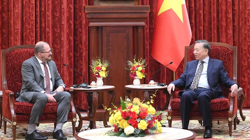Vietnam welcomes US tech companies' long-term operations: Top leader