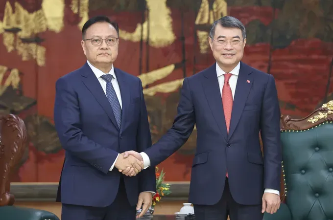 Vietnam prioritises strengthening relations with Laos: PM
