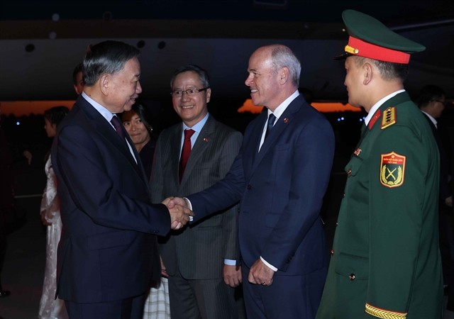 Top leader begins state visit to Canada