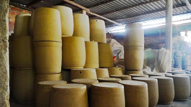 Artisans preserve traditional pottery in Van Son - Nhan Thap village