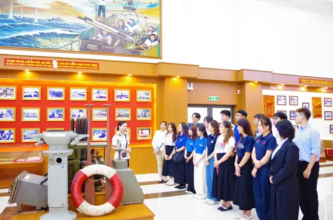 Naval Academy holds exchange program on Vietnam’s seas and islands in Khanh Hoa