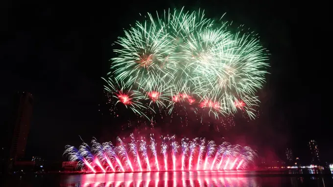 DIFF 2026 opens with stunning fireworks battle between Da Nang and China
