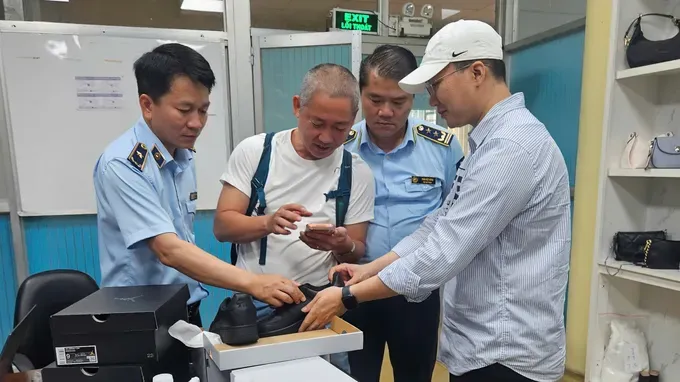 Nearly 50,000 counterfeit Nike shoes uncovered in HCMC before export to U.S.