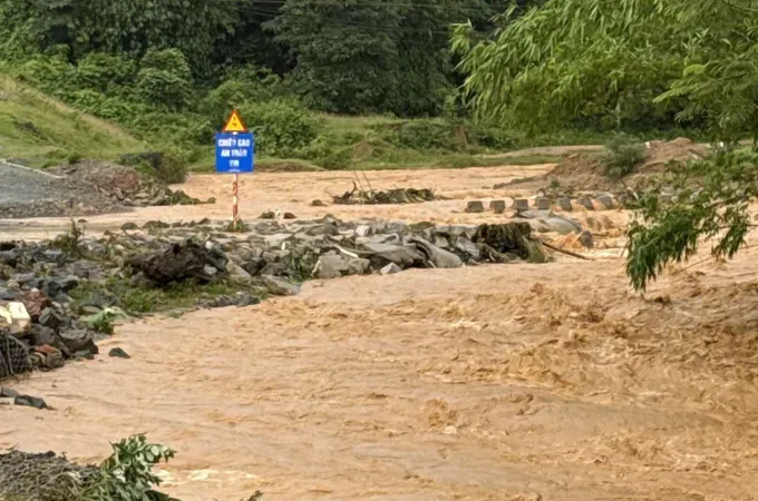 Heavy rain causes localized isolation, washes away bridges in Quang Tri