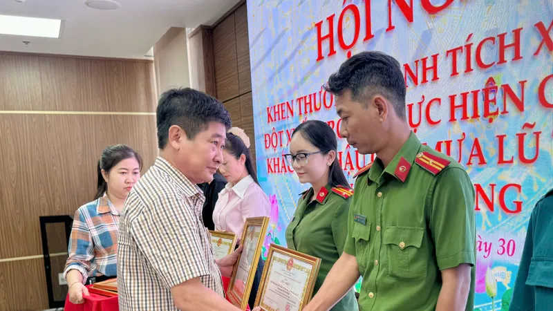 Xã Bàu Bàng (TPHCM): Khen thưởng các lực lượng tham gia khắc phục hậu quả mưa lũ