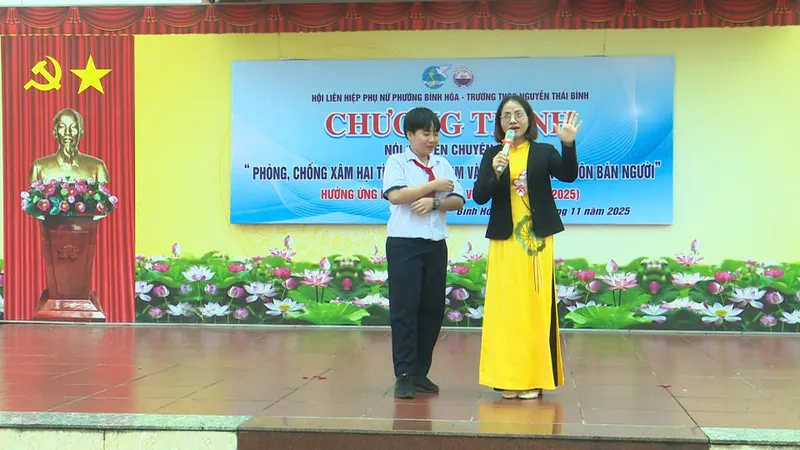  Hơn 1.000 học sinh được hướng dẫn cách bảo vệ bản thân
