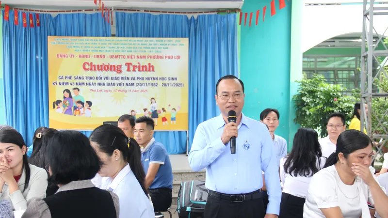 Giáo viên, người dân đóng góp ý kiến về công tác dân sinh