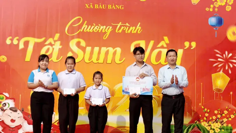 “Tết sum vầy” lan tỏa yêu thương đến công nhân xã Bàu Bàng