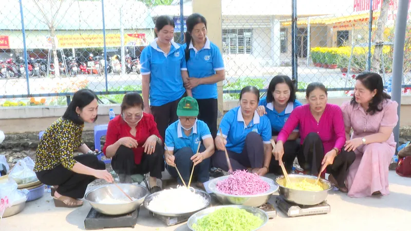 Ngày hội Xuân với chủ đề “Làm mứt tết – Gói bánh chưng, bánh tét”