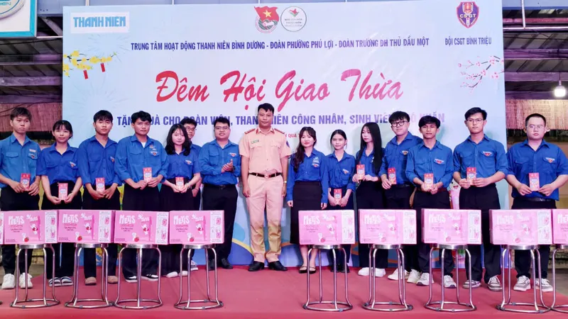 Ấm áp “Đêm hội giao thừa” chăm lo công nhân, sinh viên xa quê