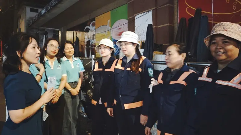 Xuân nghĩa tình đến với công nhân môi trường đô thị tại chợ Thủ Dầu Một