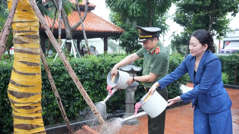 Công an TPHCM phát động “Tết trồng cây đời đời nhớ ơn Bác Hồ”