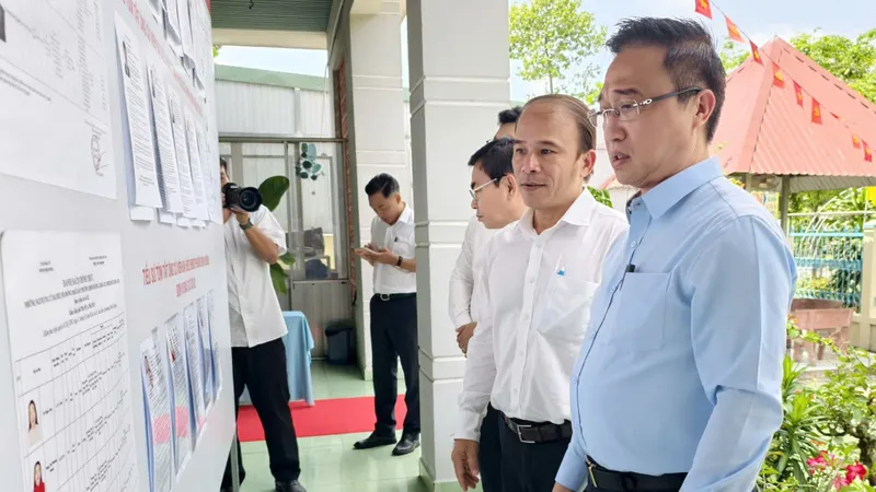 Phó Bí thư Thành ủy TPHCM Đặng Minh Thông kiểm tra công tác chuẩn bị bầu cử