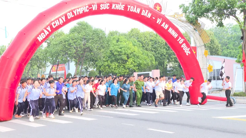 Hơn 1.500 người tham gia Ngày chạy Olympic tại phường Bến Cát, Dĩ An