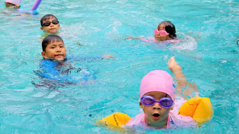 Dạy bơi miễn phí, giúp trẻ có mùa hè an toàn