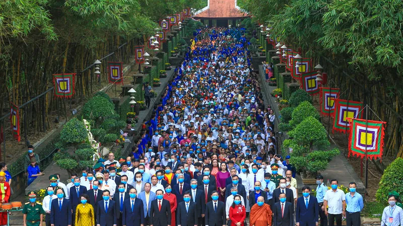 Đoàn đại biểu tham dự Lễ giỗ Quốc Tổ Hùng Vương năm Tân Sửu 2021. Ảnh: DŨNG PHƯƠNG