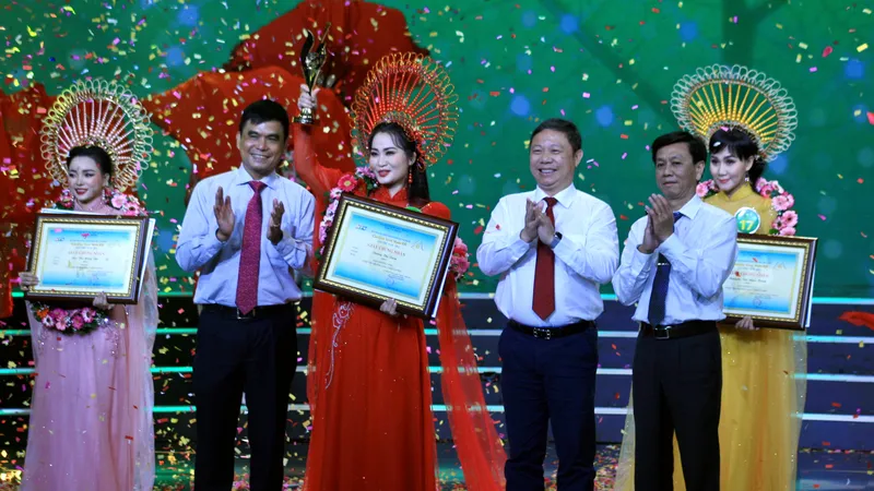 Chuông vàng vọng cổ 2022: Thí sinh Dương Thị Diễm đoạt Chuông vàng