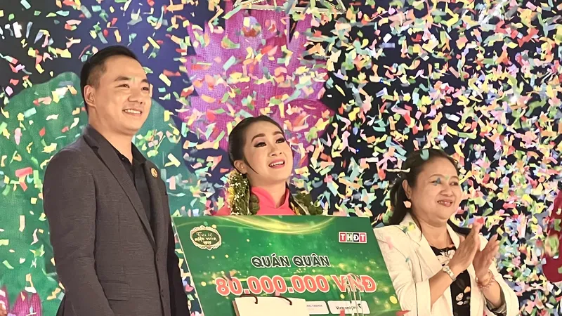 Thí sinh Trần Thị Hồng Nguyệt đoạt giải Quán quân “Tài tử miệt vườn” 2022
