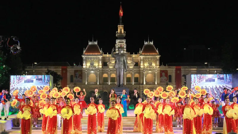 Chương trình nghệ thuật đặc biệt “Việt Nam vang khúc khải hoàn ca”