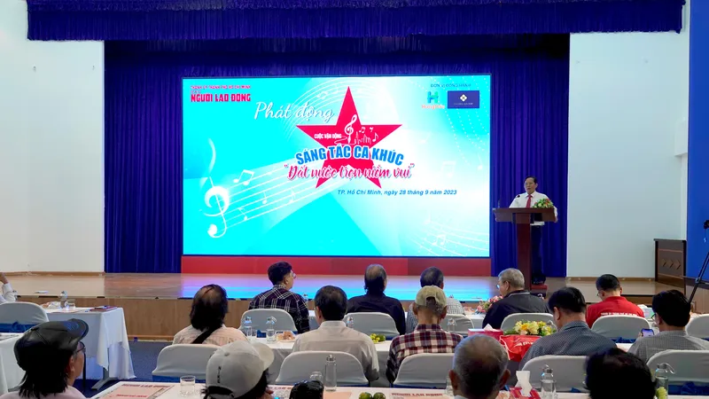 Lễ phát động sáng tác ca khúc chủ đề "Đất nước trọn niềm vui" diễn ra trong không khí ấm cúng, thân tình tại Báo Người Lao Động. Ảnh: THÚY BÌNH.