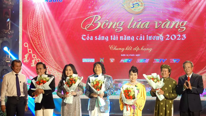 Ban giám khảo cuộc thi "Bông lúa vàng" năm 2023. Ảnh: THÚY BÌNH