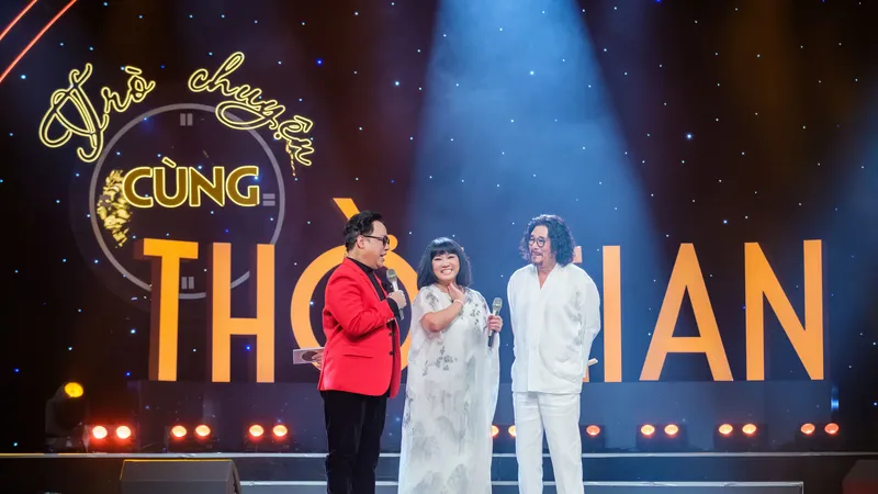 Ca sĩ Cẩm Vân - Khắc Triệu giao lưu trong chương trình ca nhạc "Ngày em đến". Ảnh: HTV