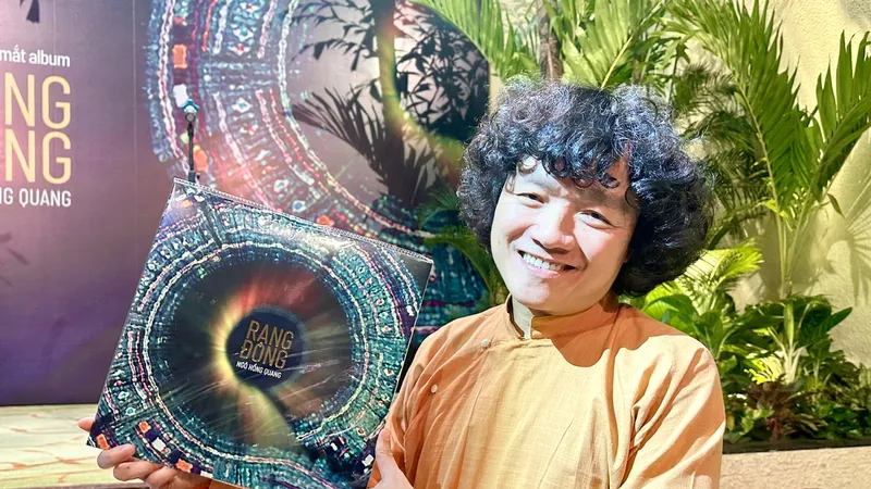 Nghệ sĩ Ngô Hồng Quang hạnh phúc ra mắt album mới "Rạng Đông:. Ảnh: THÚY BÌNH